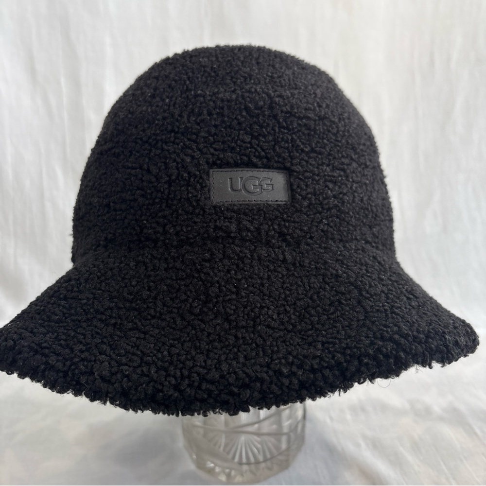 UGG  Black Faux-Shearling Poly Lining Bucket Hat